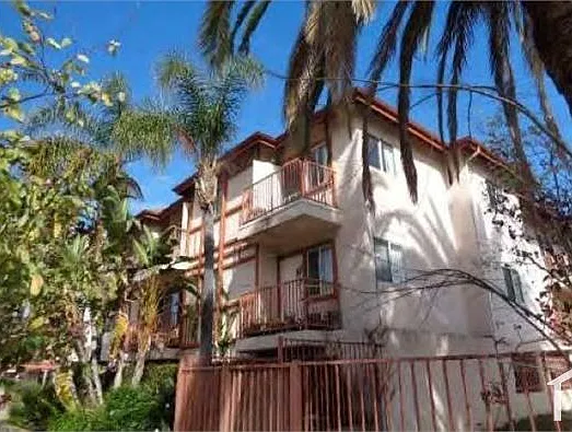 3 bed, 1350 sqft, $2,400 — Photo 4