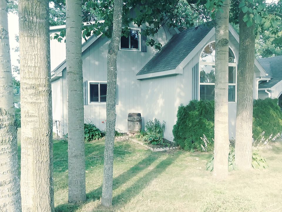 1st image of 600 W Shore Dr
