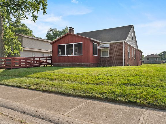5th image of 3744 Kinnear Ave