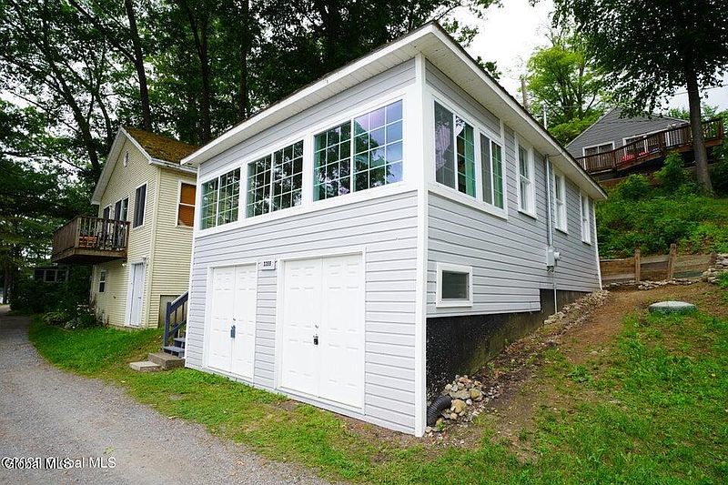 2nd image of 2255 Oaks Road