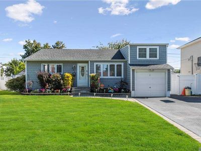 111 Dean St, Hicksville, NY, 11801
