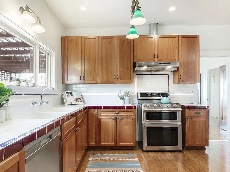 1332 Edgecliffe Dr — Photo 15
