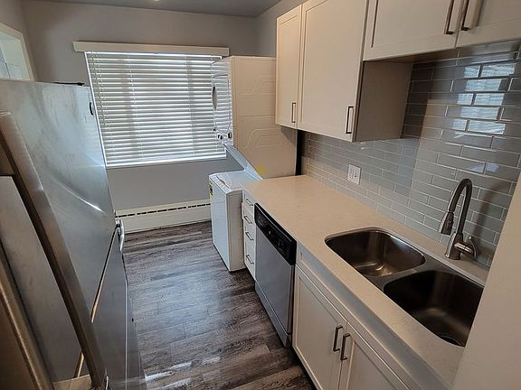4th image of 221 N Quince St #1