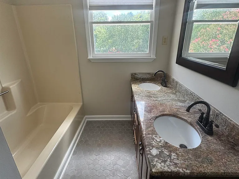 915 Highland Dr — Photo 18