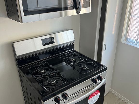 5th image of 5135 Cahuenga Blvd #8