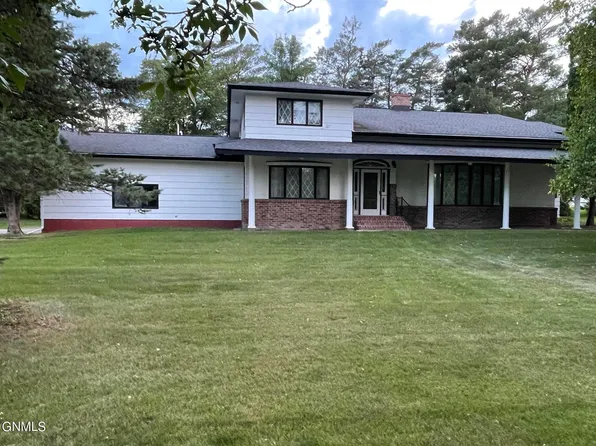 915 Chautauqua Blvd, Valley City, ND 58072