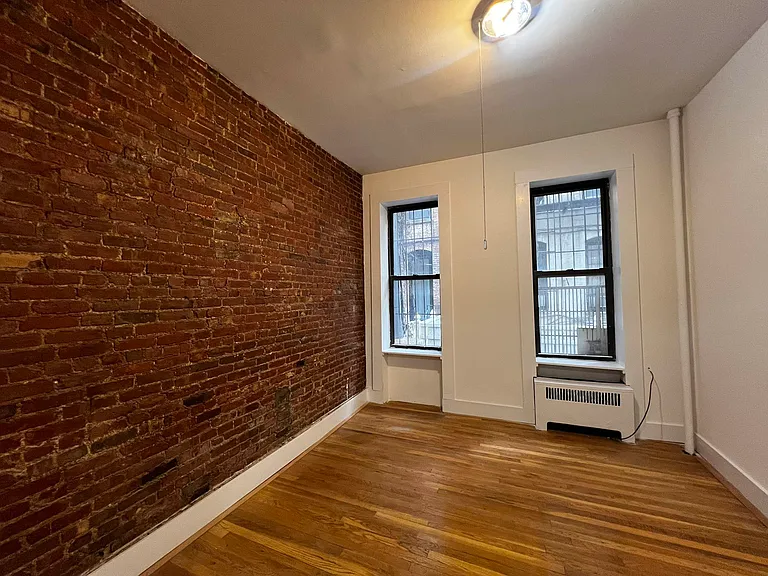 224 W 16th St #3 — Photo 1