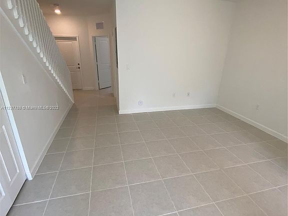 4th image of 2608 SE 19th Ct #2608A