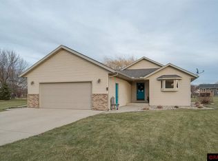 345 Maple Ridge Dr, Henderson, MN 56044