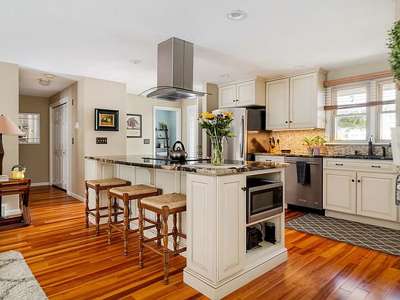 3rd image of 13 Fieldstone St #13