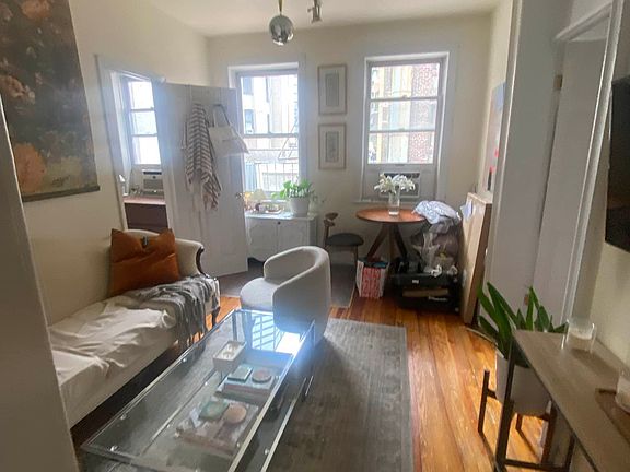 3rd image of 231 E 50th St APT 3C