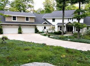 6398 Lightfoot Rd, Harbor Springs, MI 49740
