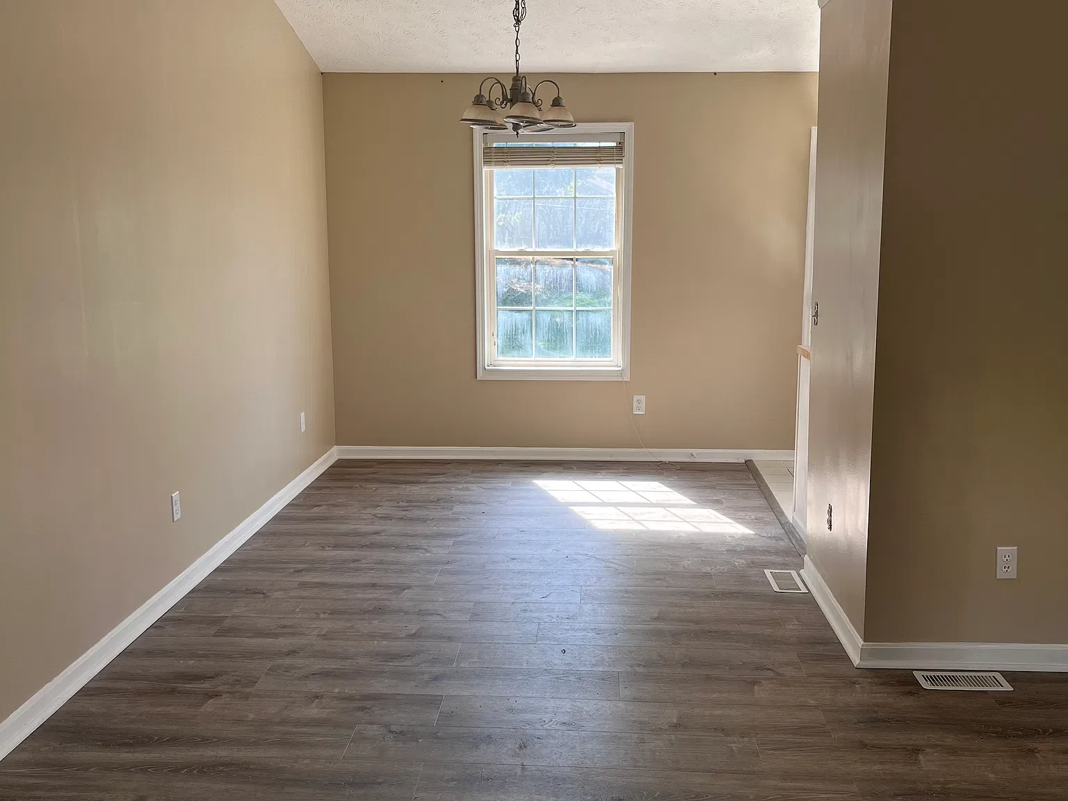 3 bed, $1,900 — Photo 4