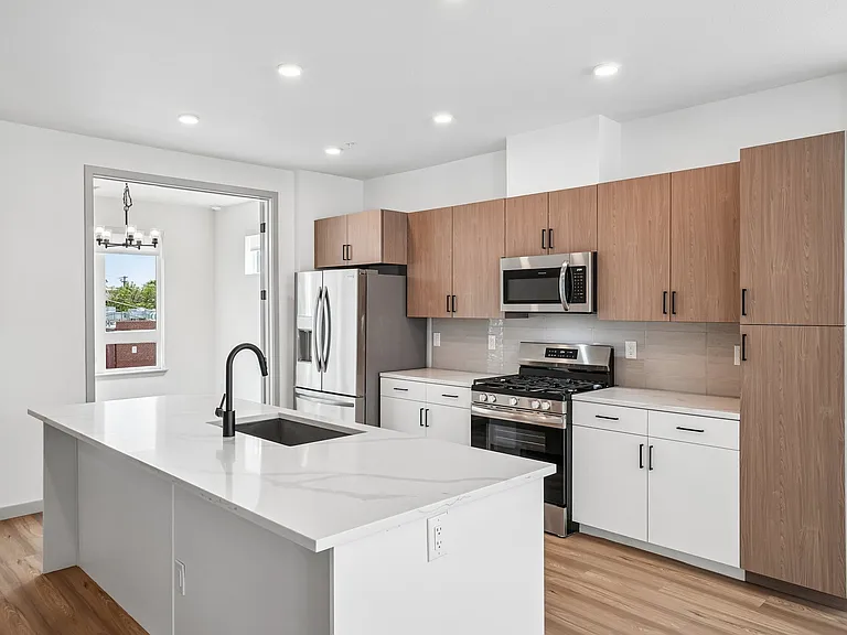 University Hills Townhomes — Photo 3