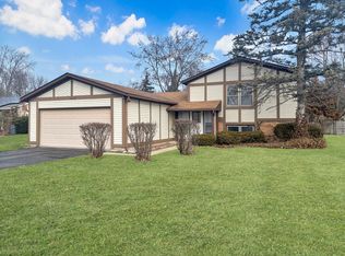 166 E Cunningham Dr, Palatine, IL 60067