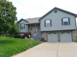 1803 Cheyenne Ct, Greenwood, MO 64034