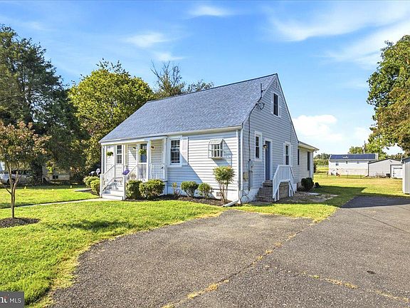 3rd image of 8919 Ballard Ln