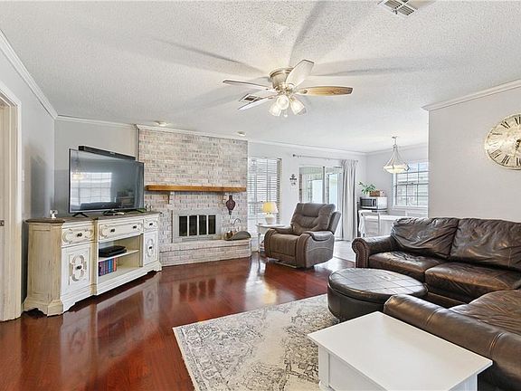 4th image of 35 Edgewood Dr