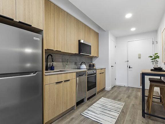4th image of 2455 3rd Ave APT 20J