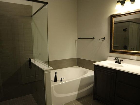 4th image of 902 Birchwood Dr
