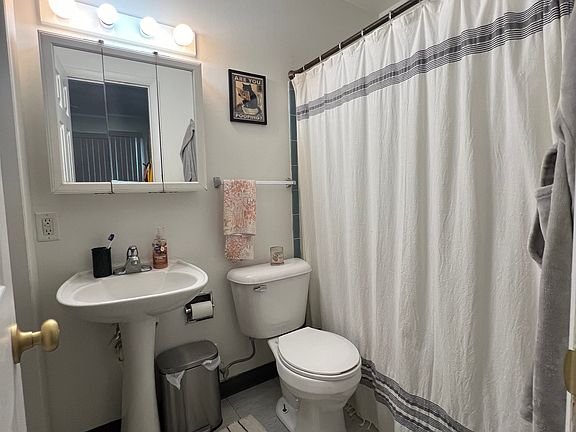 5th image of 422 S Dubuque St #0