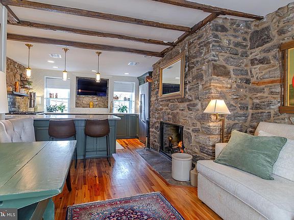 3rd image of 10108 Falls Rd