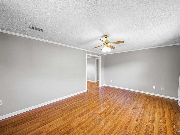 5th image of 1602 Larry Ave