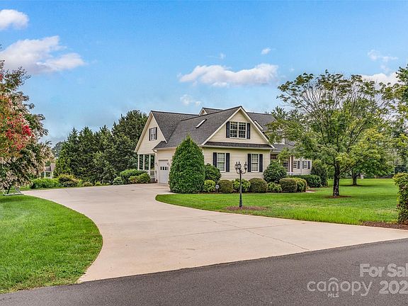 4th image of 124 Baymount Dr