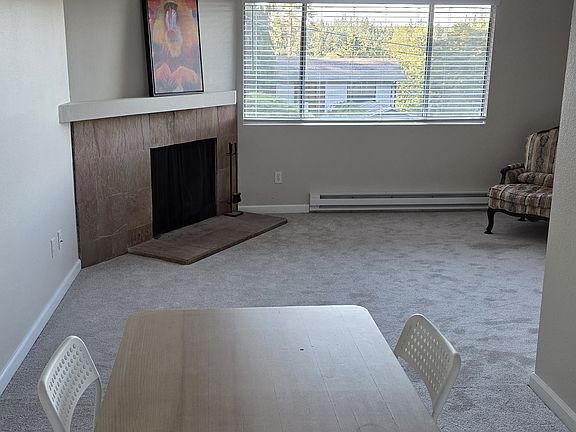 3rd image of 1601 NE 189th St
