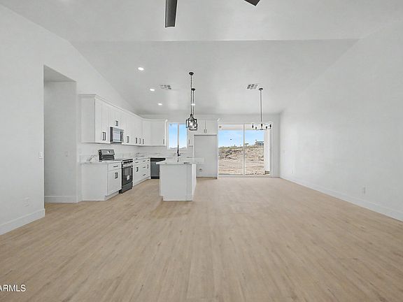 4th image of 32959 W ELWOOD Street