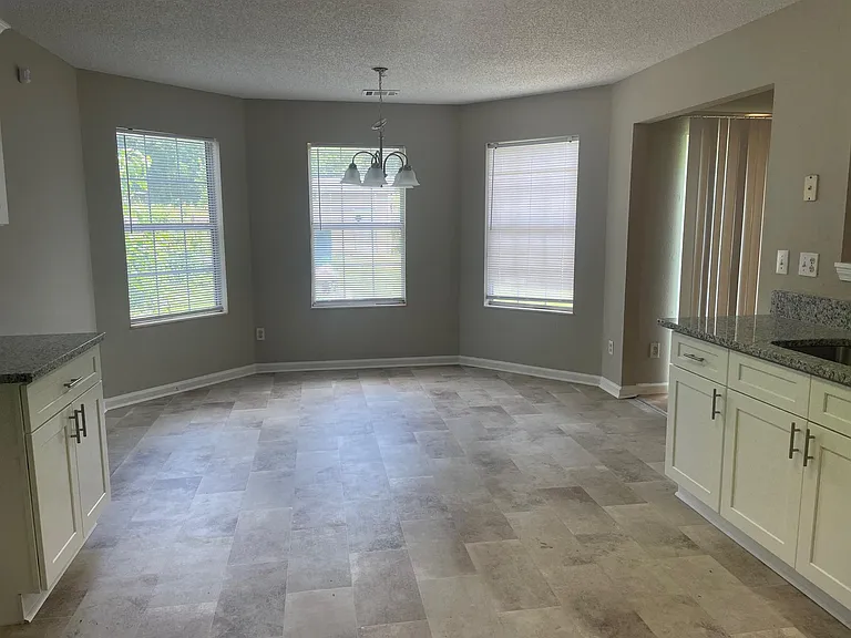 6350 Klondike River Rd — Photo 2