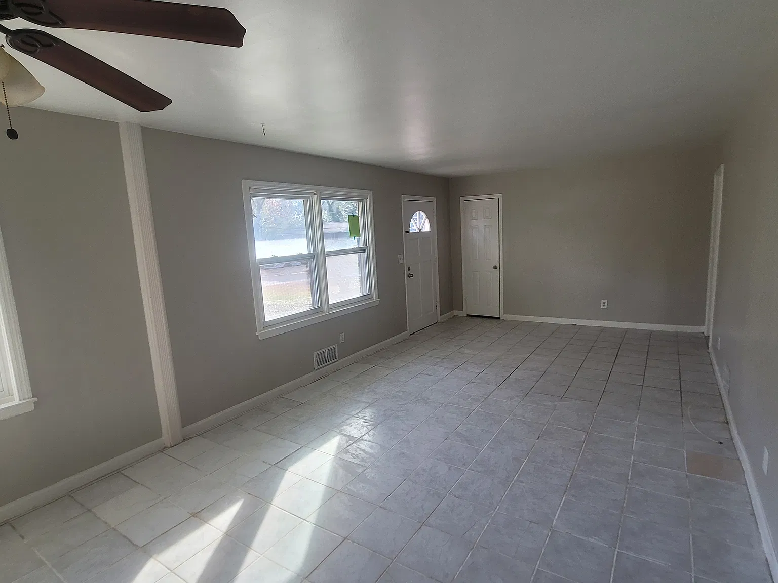 Spacious 4 BR 2 BA Ranch in Decatur Close to perimeter. Fenced back yard — Photo 2