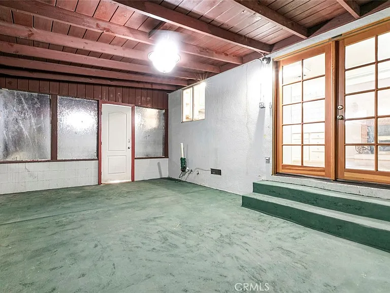 10706 Rhodesia Ave — Photo 16