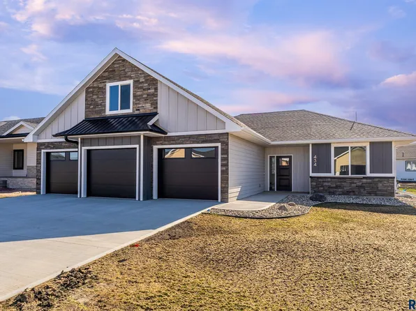 434 Bunyan Dr, Harrisburg, SD 57032