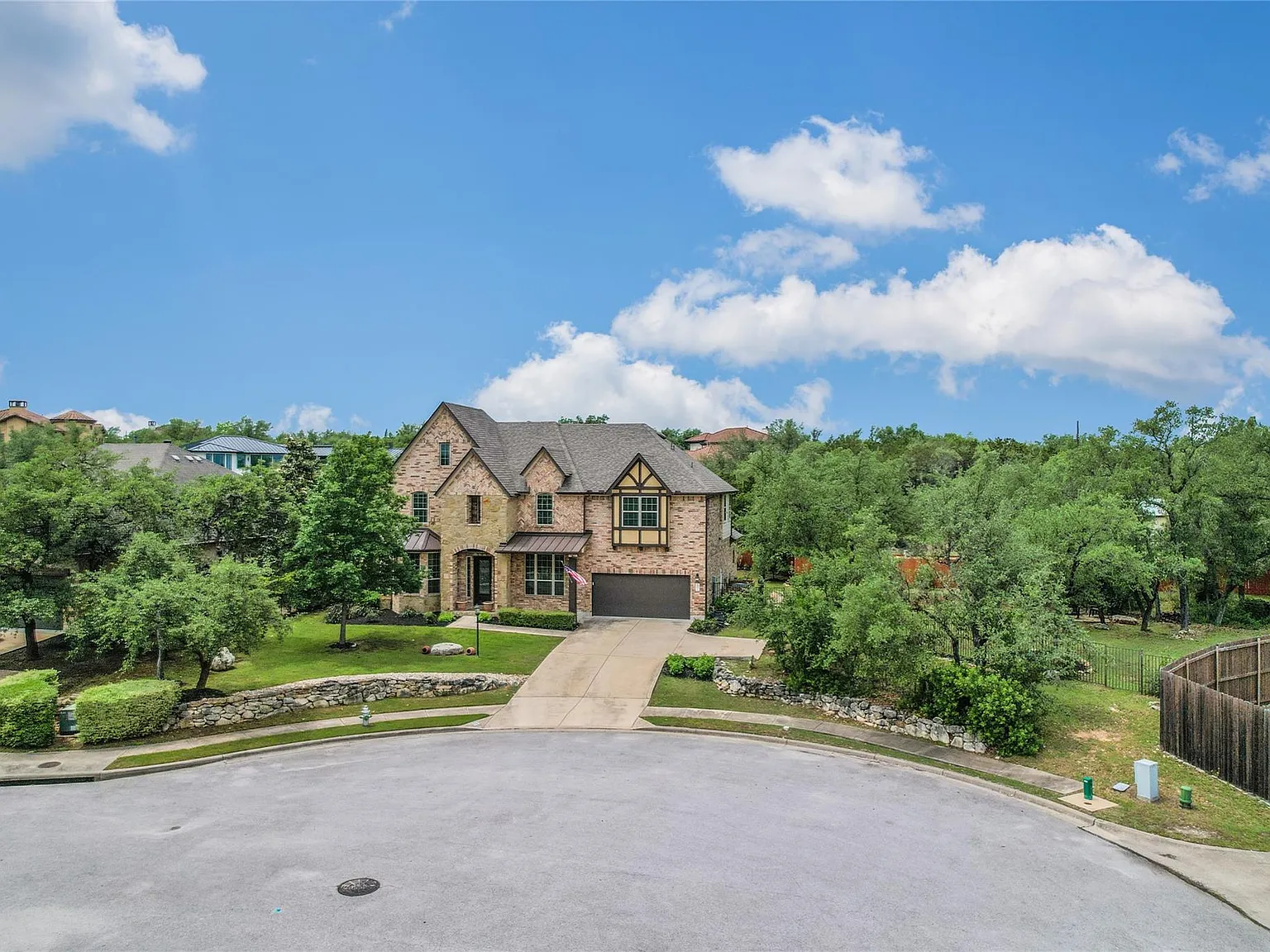 5 bed, 3.5 bath, 3841 sqft, $4,200 — Photo 4