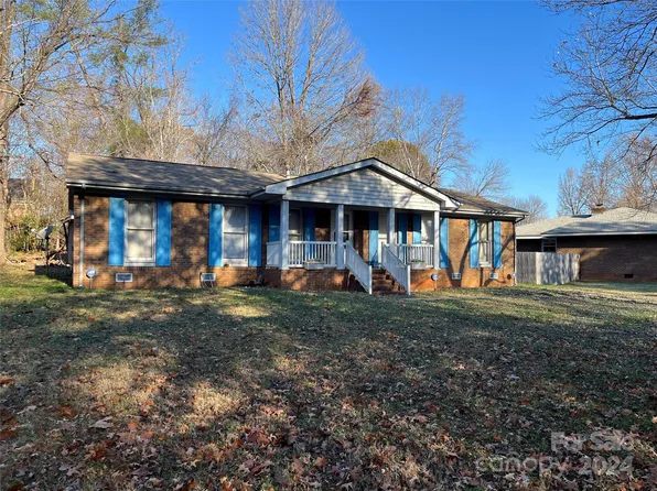7008 Crossridge Rd, Charlotte, NC 28214