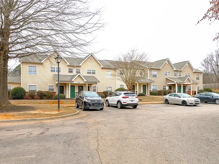 Griffith Commons Apartments — Photo 27