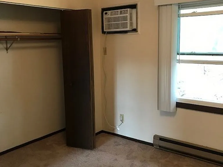 3215 Seymour Rd — Photo 6