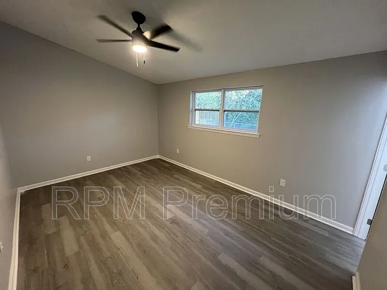 8803 Orleans Dr — Photo 17