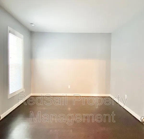 4808 Village Walk — Photo 6