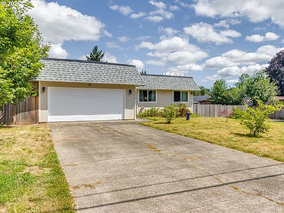 2nd image of 7913 SE Clackamas Rd