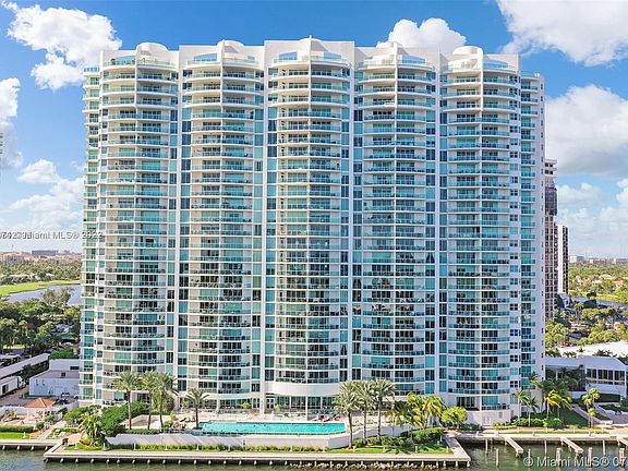 3rd image of 20201 E Country Club Dr APT 1405