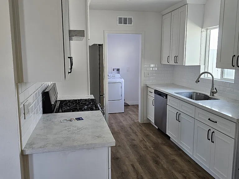 21329 Jaffrey Ave — Photo 6