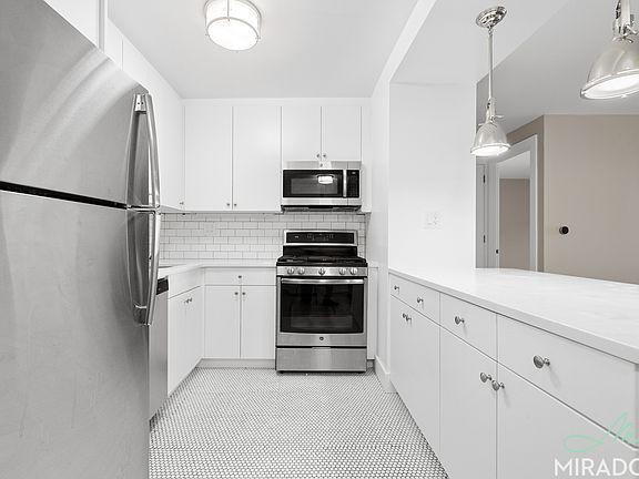 4th image of 330 E 39th St APT 11D