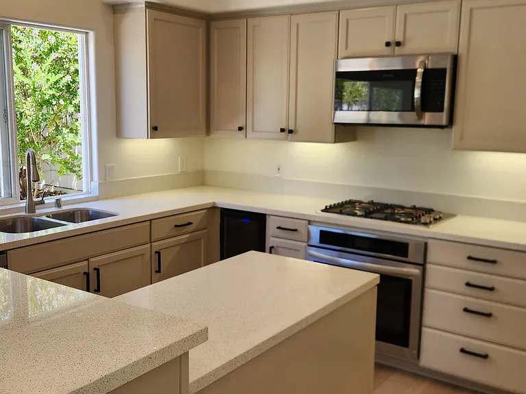 2246 Levante St — Photo 28