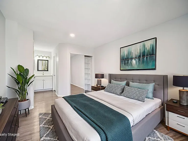 6310 Sylmar Ave — Photo 47