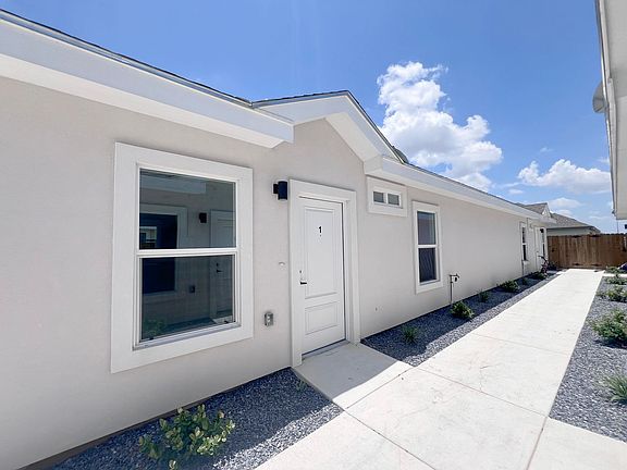 2nd image of 823 N Woodson Ave #1
