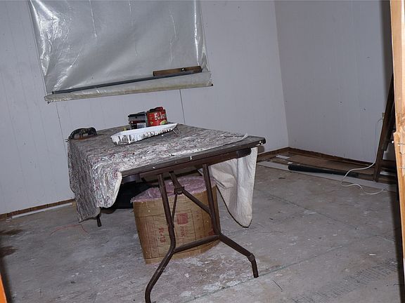 2nd image of 1050 E Dallas Ave