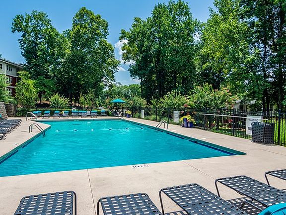 Sparkling Resort Style Swimming Pool and Sundeck at Hawthorne Creekside in Chattanooga TN