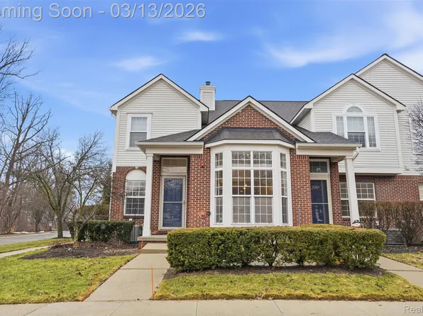 2101 Cameron Cir, Walled Lake, MI 48390